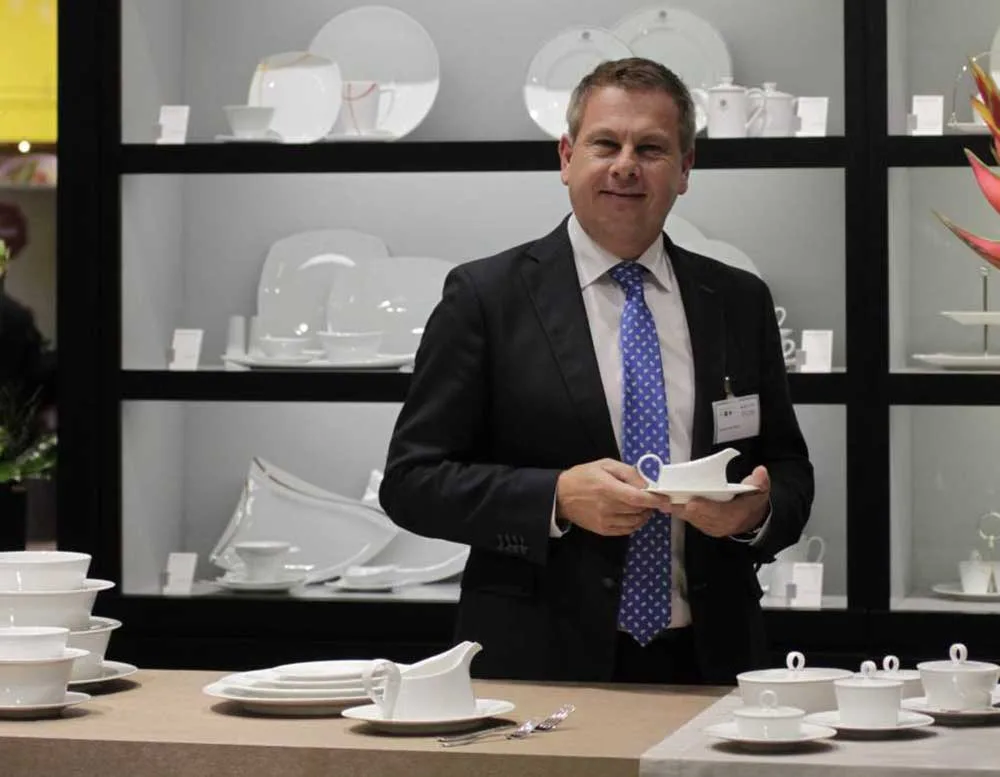 Bauscher Gast Messe Helmut Hutterer, österreichische Generalvertretung von Bauscher, präsentiert die neue Kollektion PURITY.