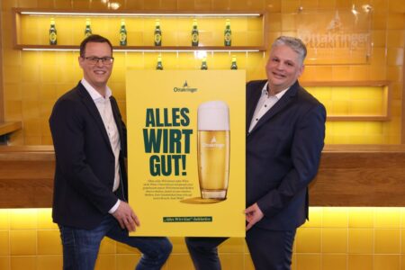 Geschäftsführer Harald Mayer (l.) und Gastronomie-Verkaufsleiter Stefan Lehninger präsentieren die neue Ottakringer-Initiative.