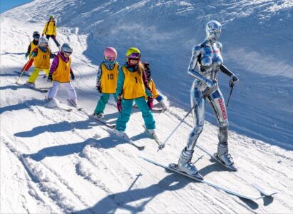 Attraktionen wie die künstliche Skilehrerin „Robotica“ sollen den Skisport für Kinder und Jugendliche wieder attraktiv machen.