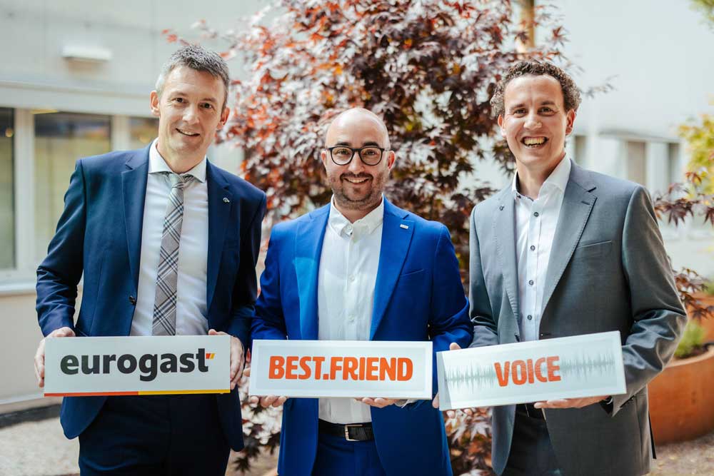 Eurogast Österreich präsentierte mit Best.Friend Voice die digitale Neuheit im deutschsprachigen Raum. v.l.n.r. Peter Krug, Geschäftsführer Eurogast Österreich, Franz Sinnesberger, geschäftsführender Gesellschafter Eurogast Österreich, Alexander Kiennast, geschäftsführender Gesellschafter.