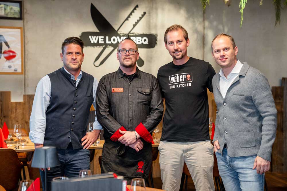 vlnr.: Benedikt Mitterlehner (Geschäftsführer der Weber Original Stores by Grill & Co) Robert Reichmayr (Küchenchef im Grillrestaurant BBQ 1952) René Peuschler (Geschäftsführer Weber Original Store Graz-Seiersberg) Matthias Fuchs (Geschäftsführer der Weber Original Stores by Grill & Co)