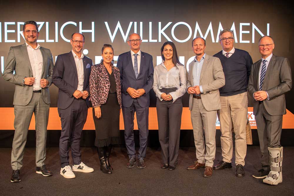 FAFGA 2024 Eröffnung Alois Rainer (Spartenobmann Tourismus und Freizeitwirtschaft, Wirtschaftskammer Tirol), Mario Gerber (Landesrat für Wirtschaft, Tourismus und Digitalisierung), Mariella Lutz (Stadträtin Landeshauptstadt Innsbruck) Anton Mattle (Landeshauptmann Tirol), Sebiye Cara (Wirtschafskammer Tirol Messepräsidentin), Johannes Anzengruber (Bürgermeister Landeshauptstadt Innsbruck), Andreas Perger (Aufsichtsratsvorsitzender CMI) Christian Mayerhofer (Geschäftsführer CMI) (v.l.n.r.)