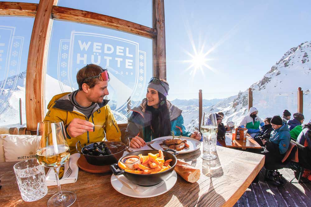 Ski-Food-Festival Auch heuer bieten die weltbekannten Hütten der Skiregion Hochzillertal-Kaltenbach – im Bild die Wedelhütte – köstliche Drei-Gänge-Menüs beim Ski Food Festival an.