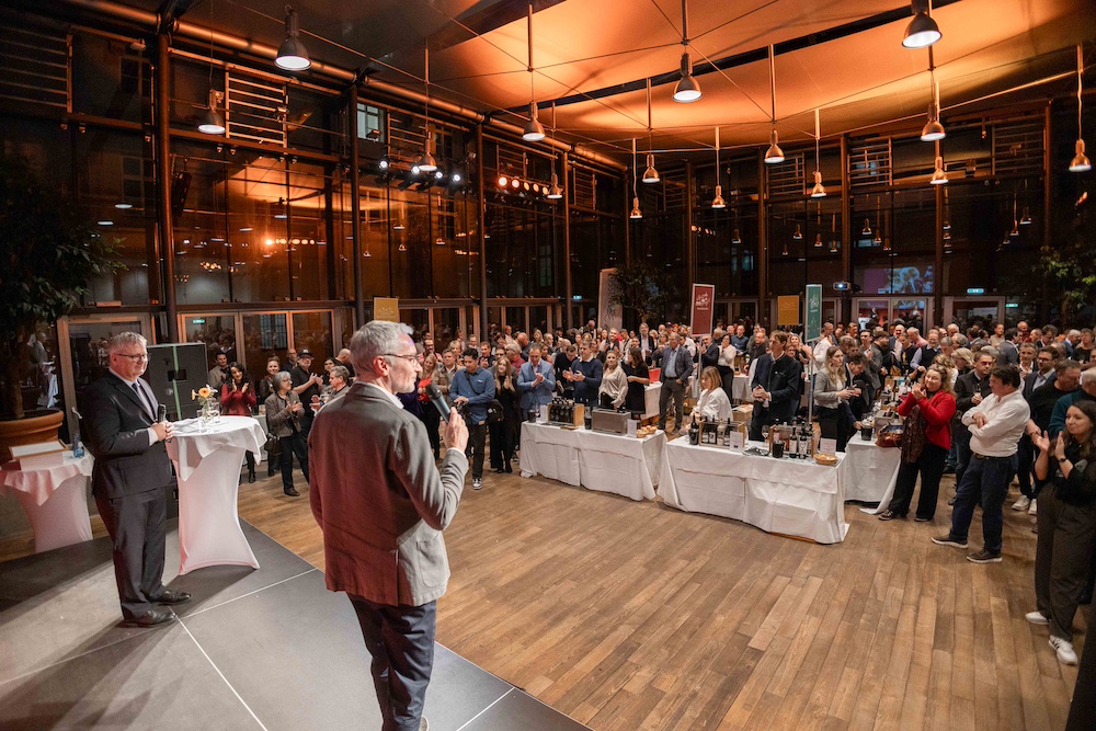 Innsbruck West Wine StoryChris Yorke ÖWM Wirtshausführer Weinwirte 2025 Rainer Pariasek