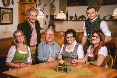 Bei der Familie Langthaler werken drei Generation im Gasthaus. 