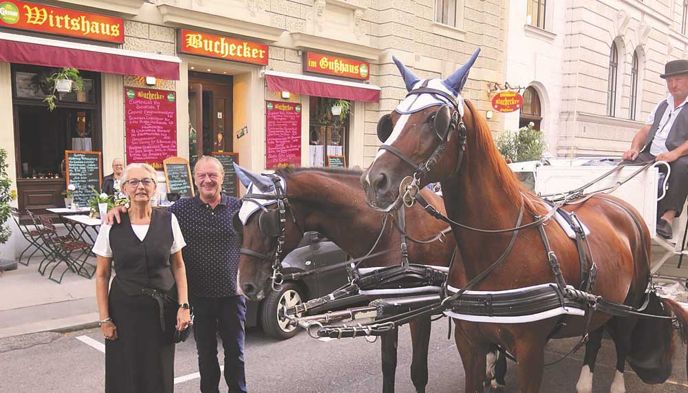 Buchecker’s Wirtshaus Die Bucheckers sind oft schon um sieben Uhr in der Früh im Lokal und sperren nach Mitternacht wieder zu.