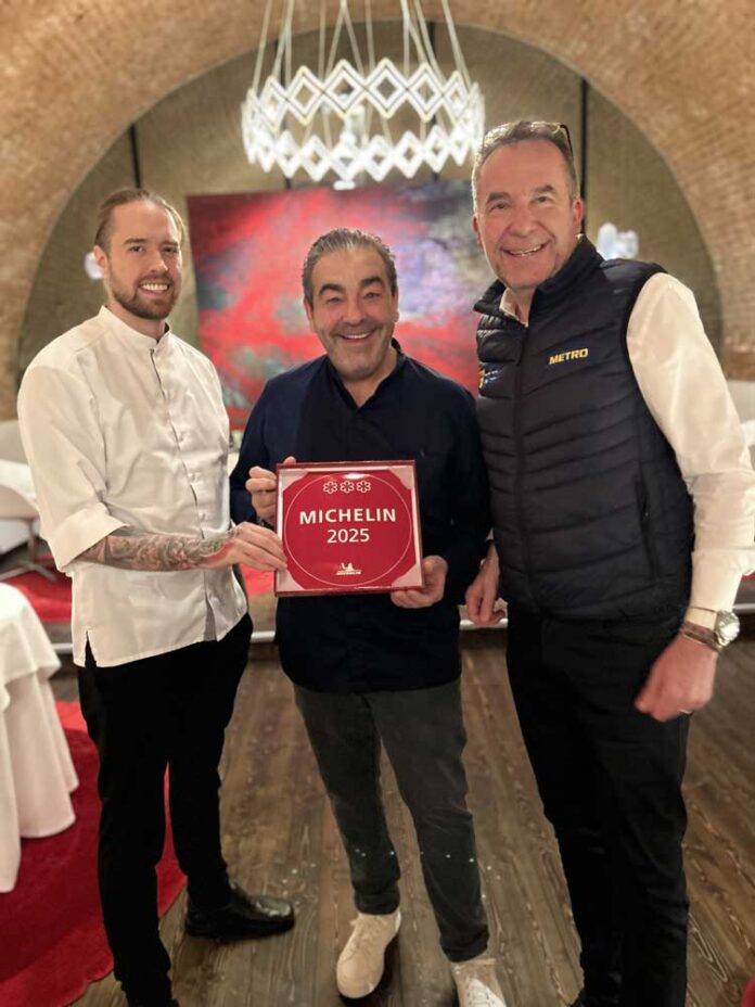 Guide MICHELIN 2025: 3-Sterne für Amador & Steirereck Juan Amador mit seinem Head Chef David Fleckinger und Thierry Guillon-Verne