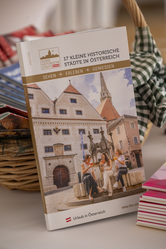 Kleinen Historischen Städte in Österreich Rainer Candido (Hallein), Katharina Rotschne (Freistadt), Georg Bachleitner (Braunau), Michael Sinnhuber (Mittersill), Karoline Straner (Judenburg), Christian Koblinger (Radstadt), Mariella Auinger (Gmunden), Jakob Reitinger (Bad Ischl), Eva Pötzl (Geschäftsführerin KHS, Steyr), Florian Emberger (Historische Musik Hainburg), Klaus Lorenz (Präsident KHS, Baden bei Wien) und Willi Beck