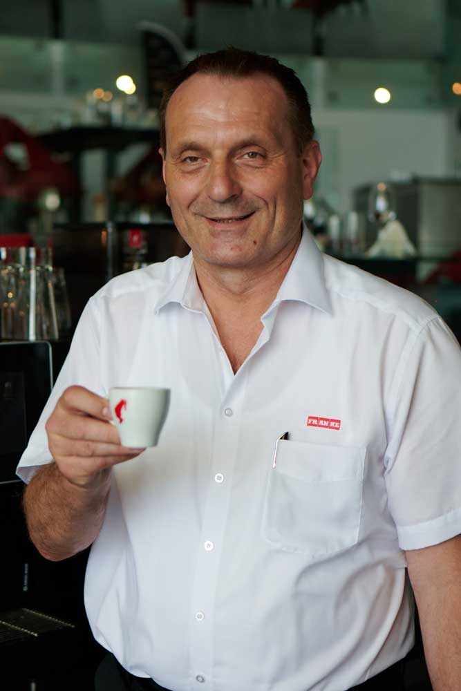 Johann Landrichtinger, Gebietsverkaufsleiter bei Franke Coffee Systems Österreich, trinkt am liebsten Espresso.