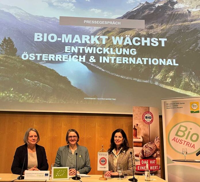 Biomarkt 2024: Nachhaltige Lebensmittel im Trend Helga Willer (Fibl), Barbara Riegler (Bio Austria), Barbara Köcher-Schulz (AMA-Marketing)