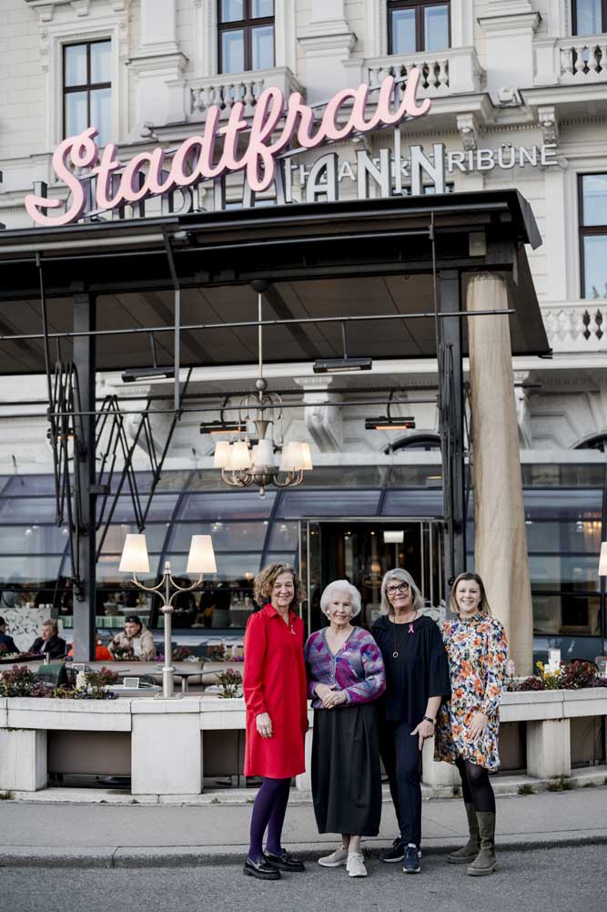 Café Stadtfrau: Frauen feiern am 8. März! Eröffnung Café Stadtfrau mit Irmgard Querfeld, Anita Querfeld, Andrea Winkler und Karoline Klezl (v. l.)