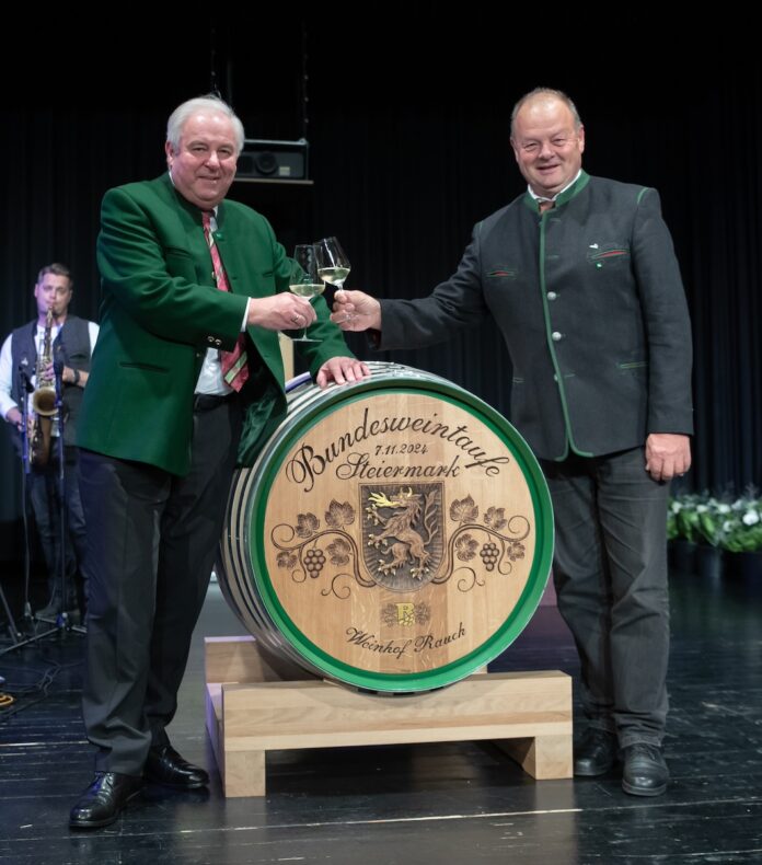 Bundesweintaufe & Bacchuspreis 2024 Hermann Schützenhöfer (Landeshauptmann a.D., Bacchuspreisträger 2024), Günther Rauch (Weinhof Rauch)